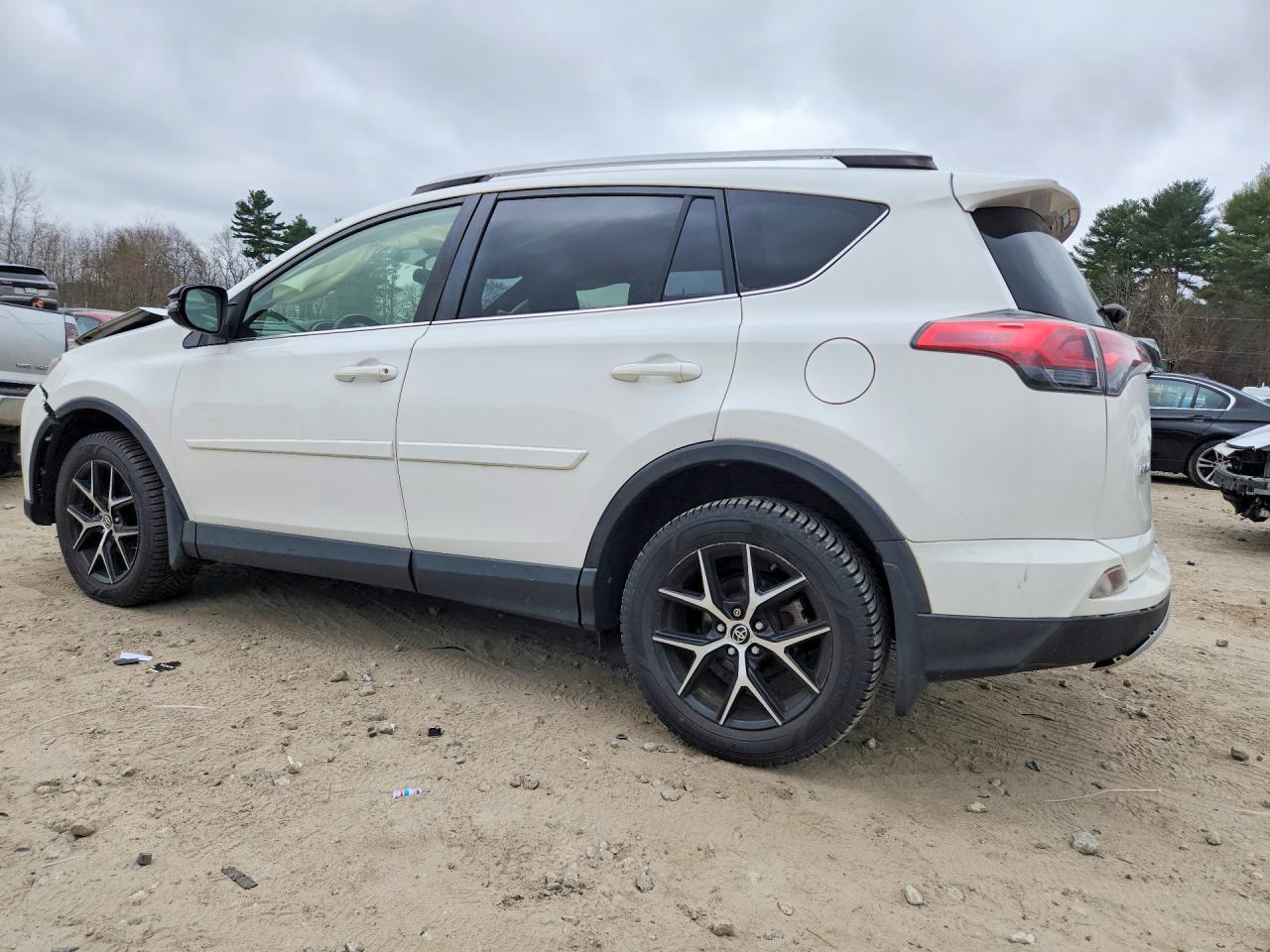 2016 Toyota Rav4 Se - Фото 2