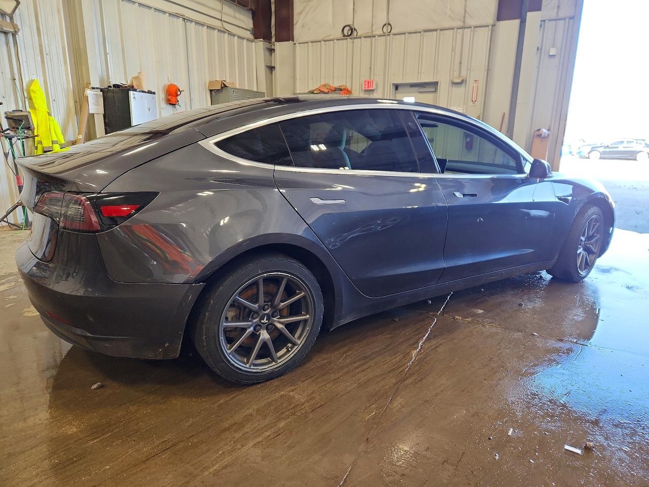 2018 Tesla Model 3 - Image 3
