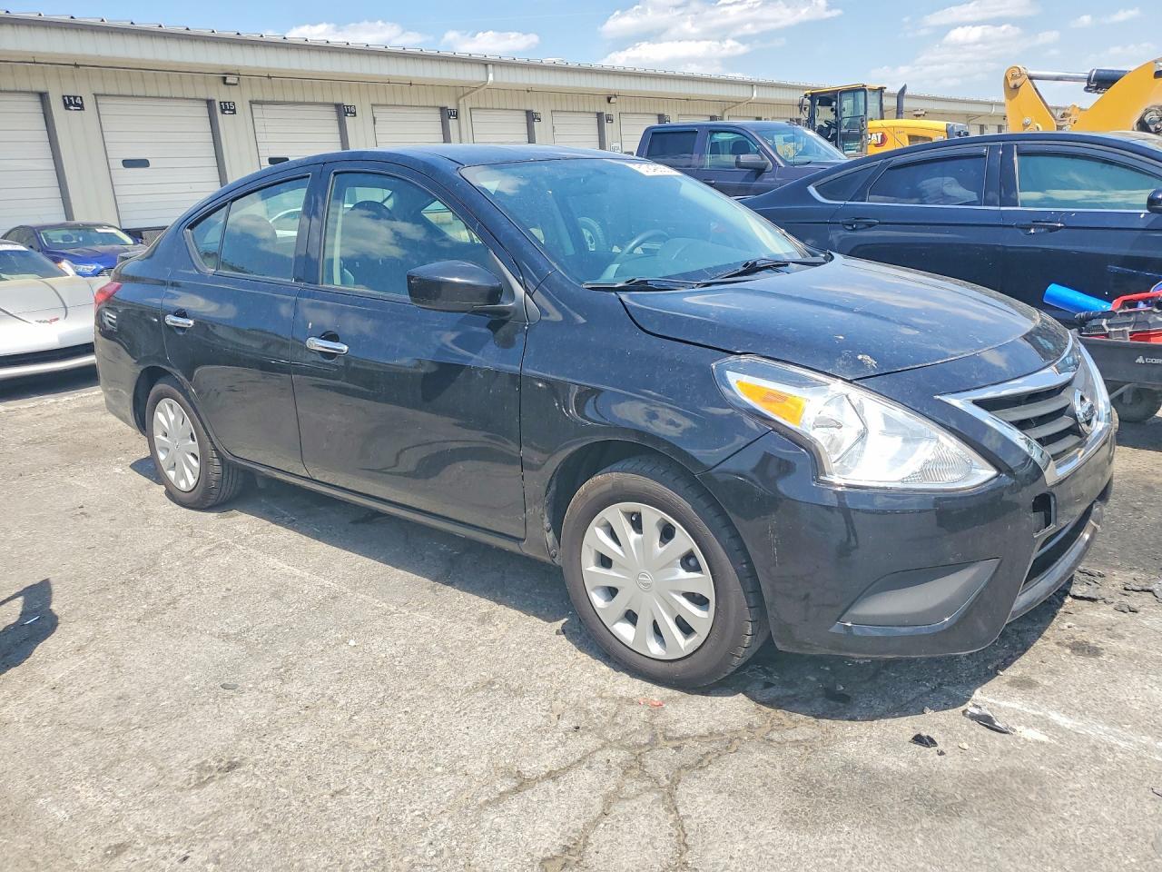 2019 Nissan Versa Sv - Image 4