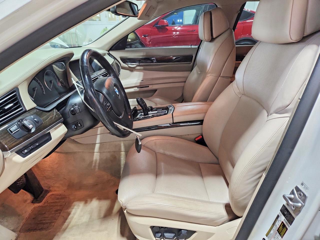 2012 BMW 7 Series 740I Rwd - Фото 7