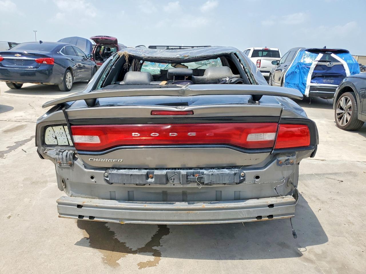 2011 Dodge Charger R - Image 6