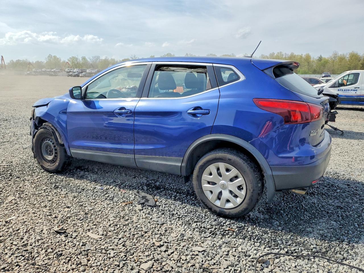 2019 Nissan Rogue Sport S - Фото 2