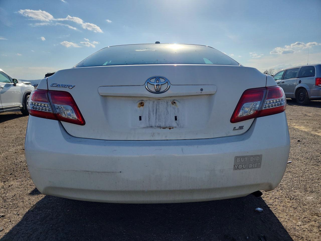 2010 Toyota Camry Le - Фото 6