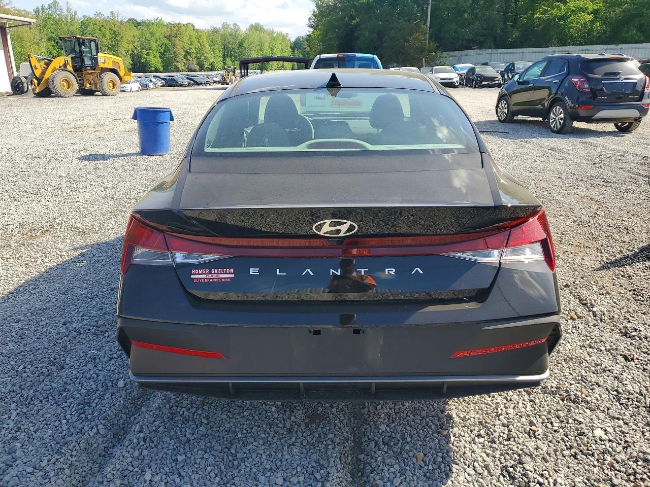 2026 Hyundai Elantra Se - Image 6