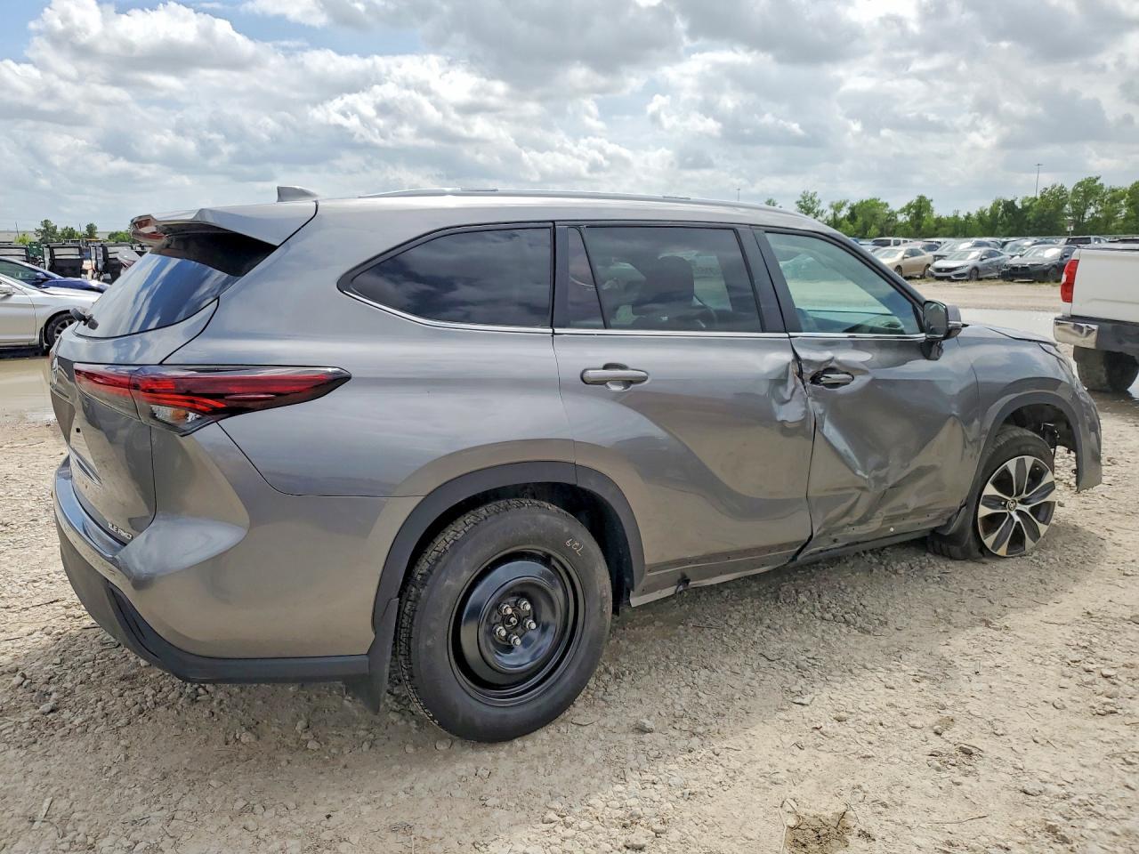 2026 Toyota Highla Xle - Фото 3