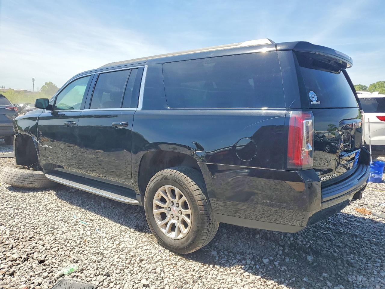 2017 GMC Yukon Xl K1500 Slt - Image 2