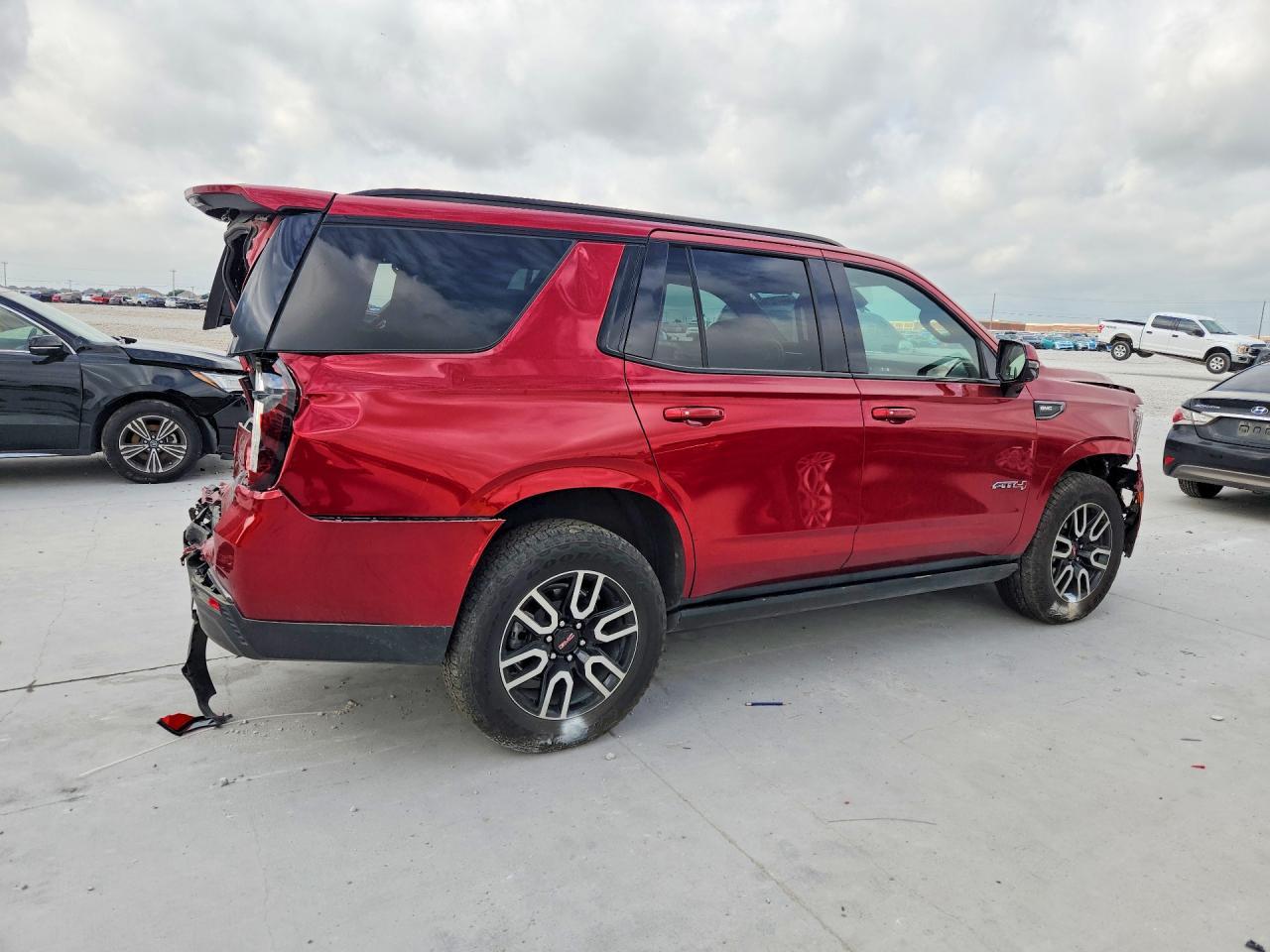 2023 GMC Yukon At4 - Фото 3