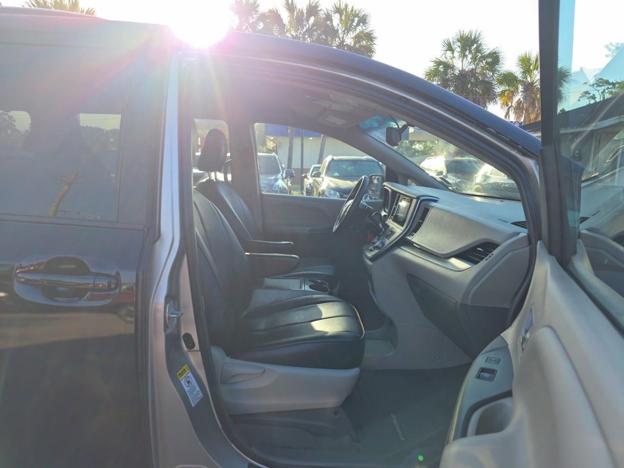 2015 Toyota Sienna Le - Фото 5