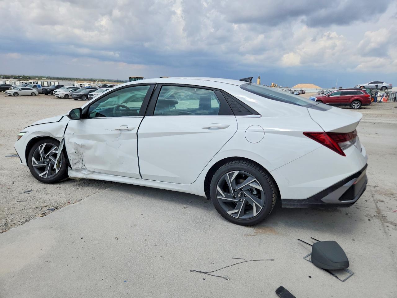 2024 Hyundai Elantra Sel - Image 2