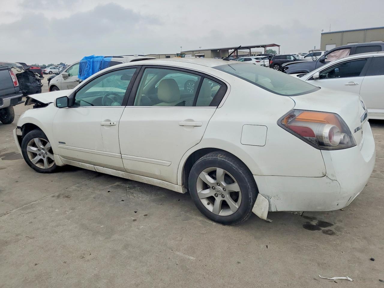 2009 Nissan Altima Hybrid - Фото 2