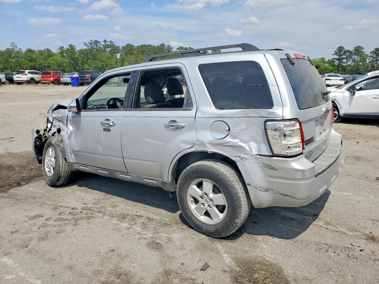2011 Ford Escape Xlt - Image 2