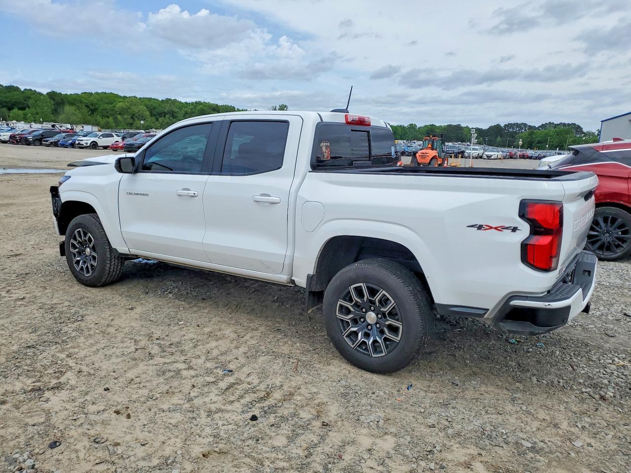2024 Chevrolet Colorado Lt - Image 2