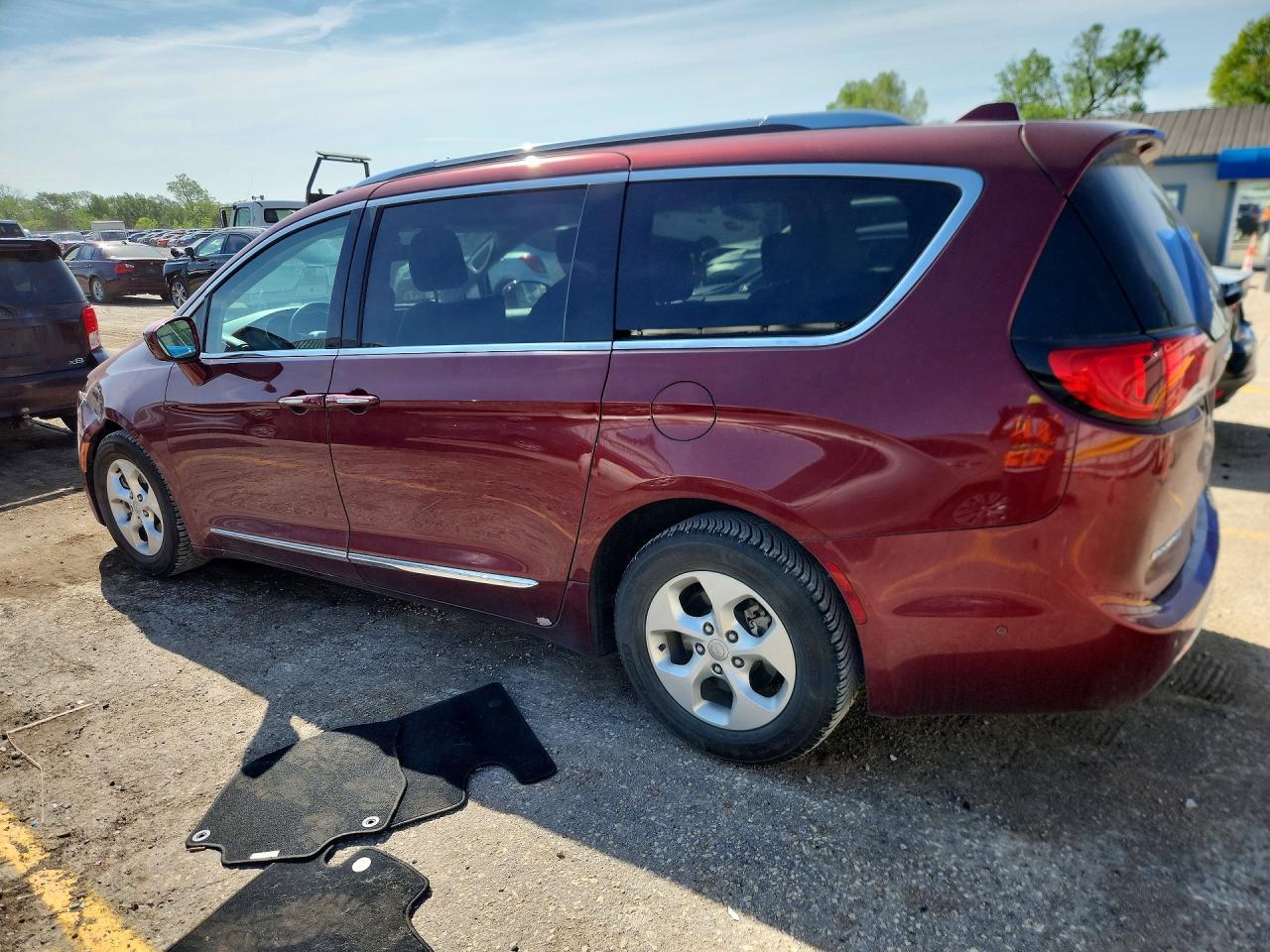 2017 Chrysler Pacifica Touring L Plus - Фото 2