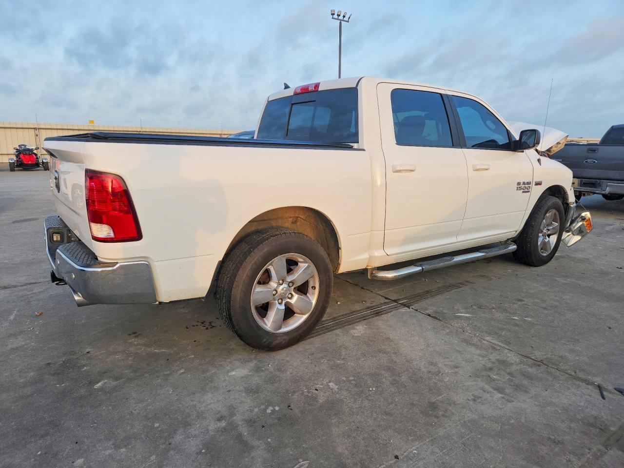 2019 Ram 1500 Classic Slt - Image 3