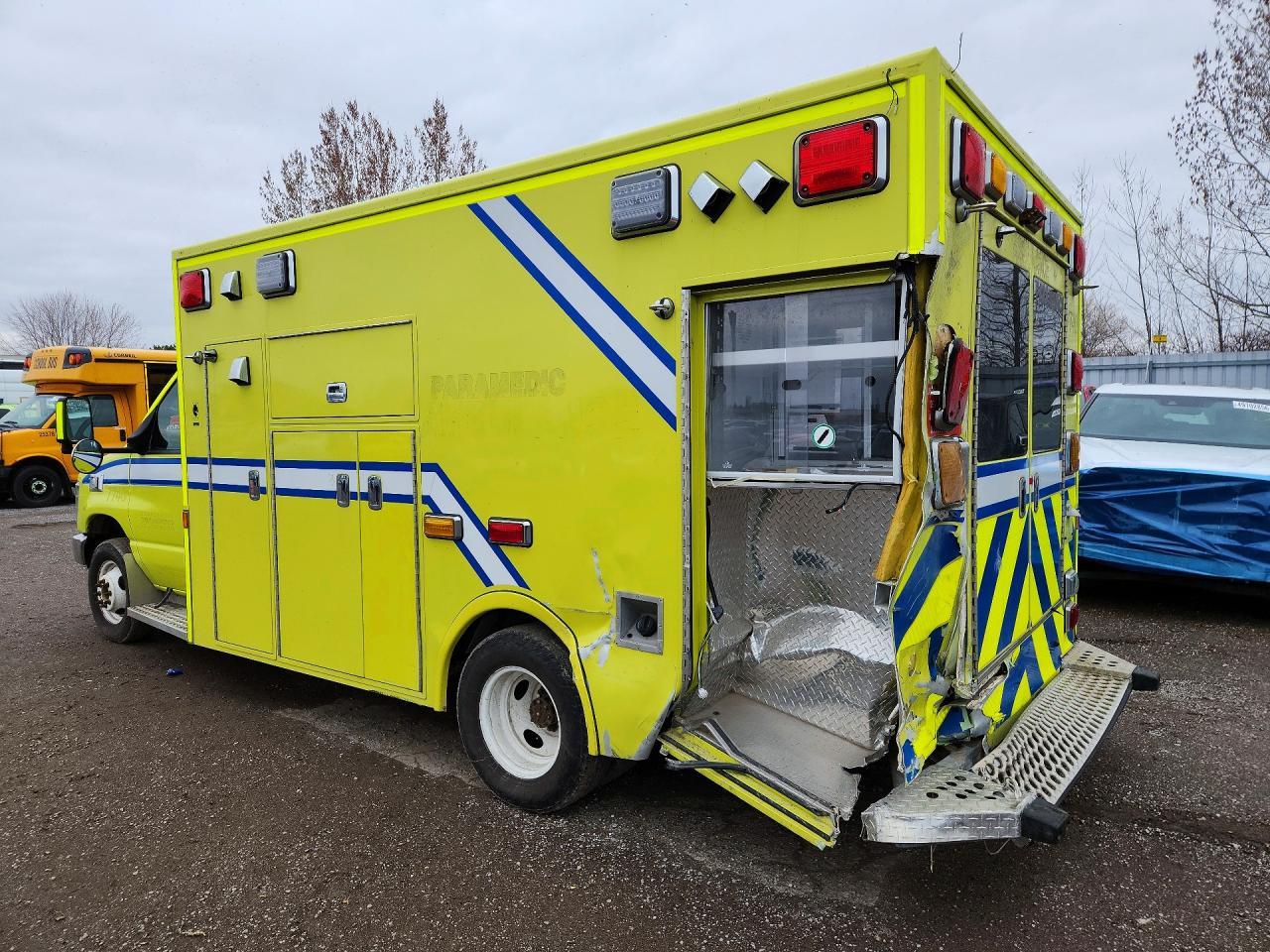 2022 Ford Econoline E350 Super Duty Cutaway Van - Фото 2
