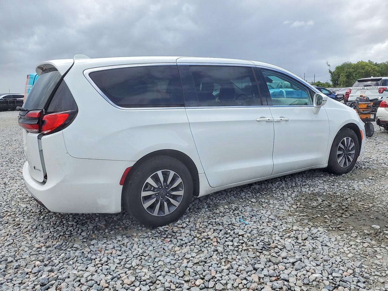 2022 Chrysler Pacifica Hybrid Touring L - Фото 3
