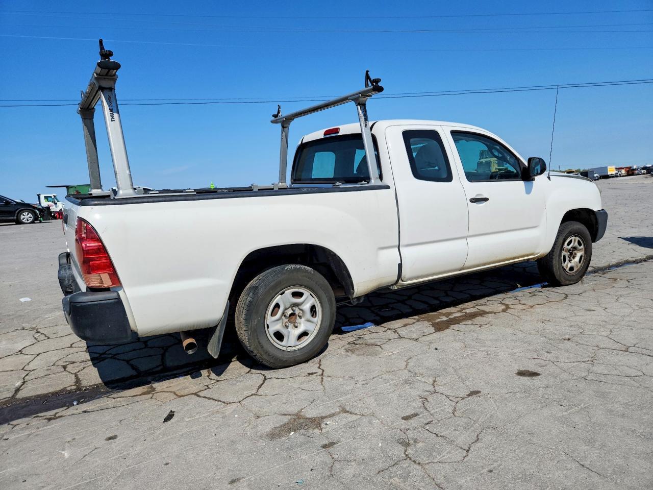 2015 Toyota Tacoma Base - Фото 3