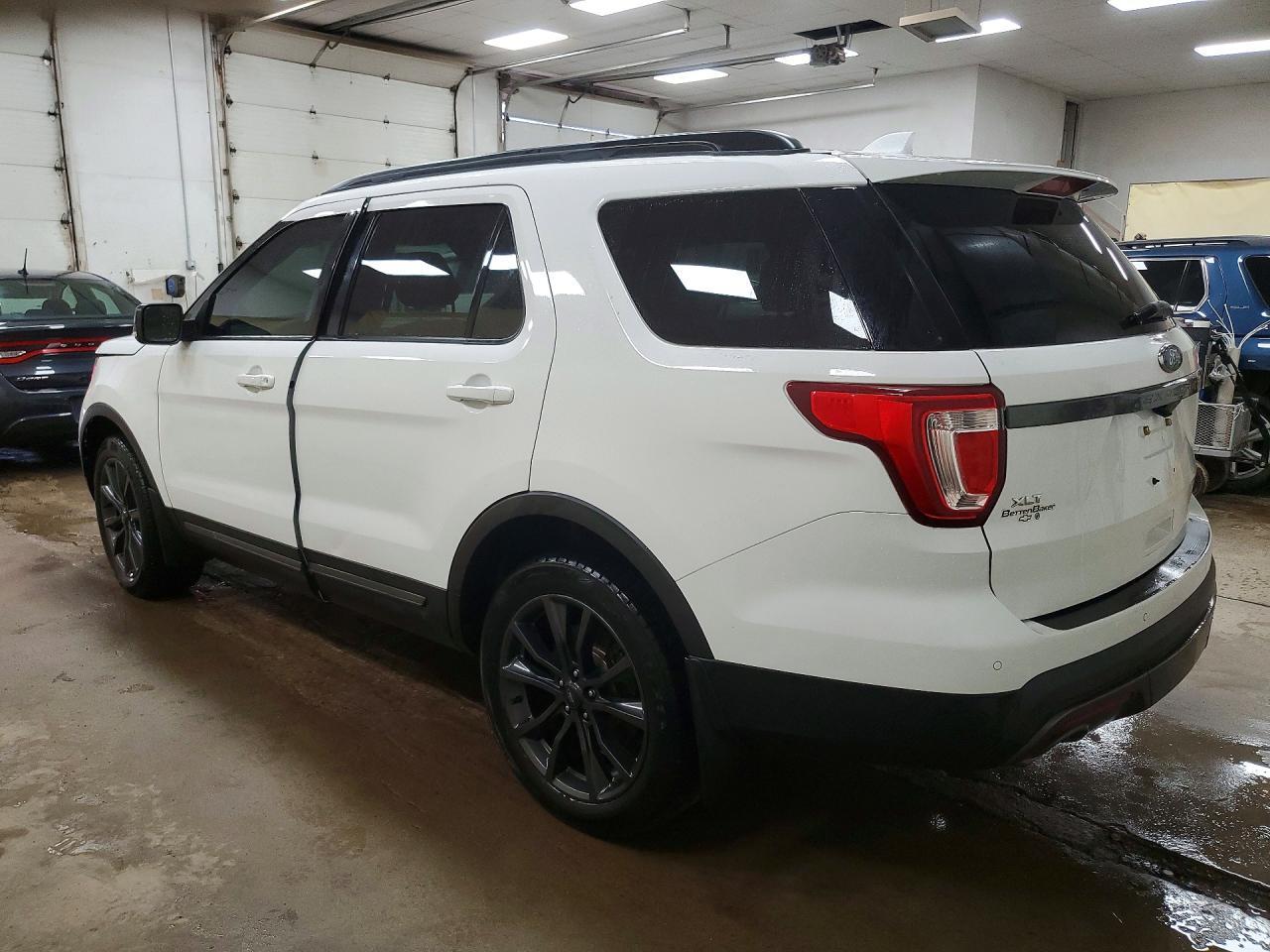 2017 Ford Explorer Xlt - Image 2