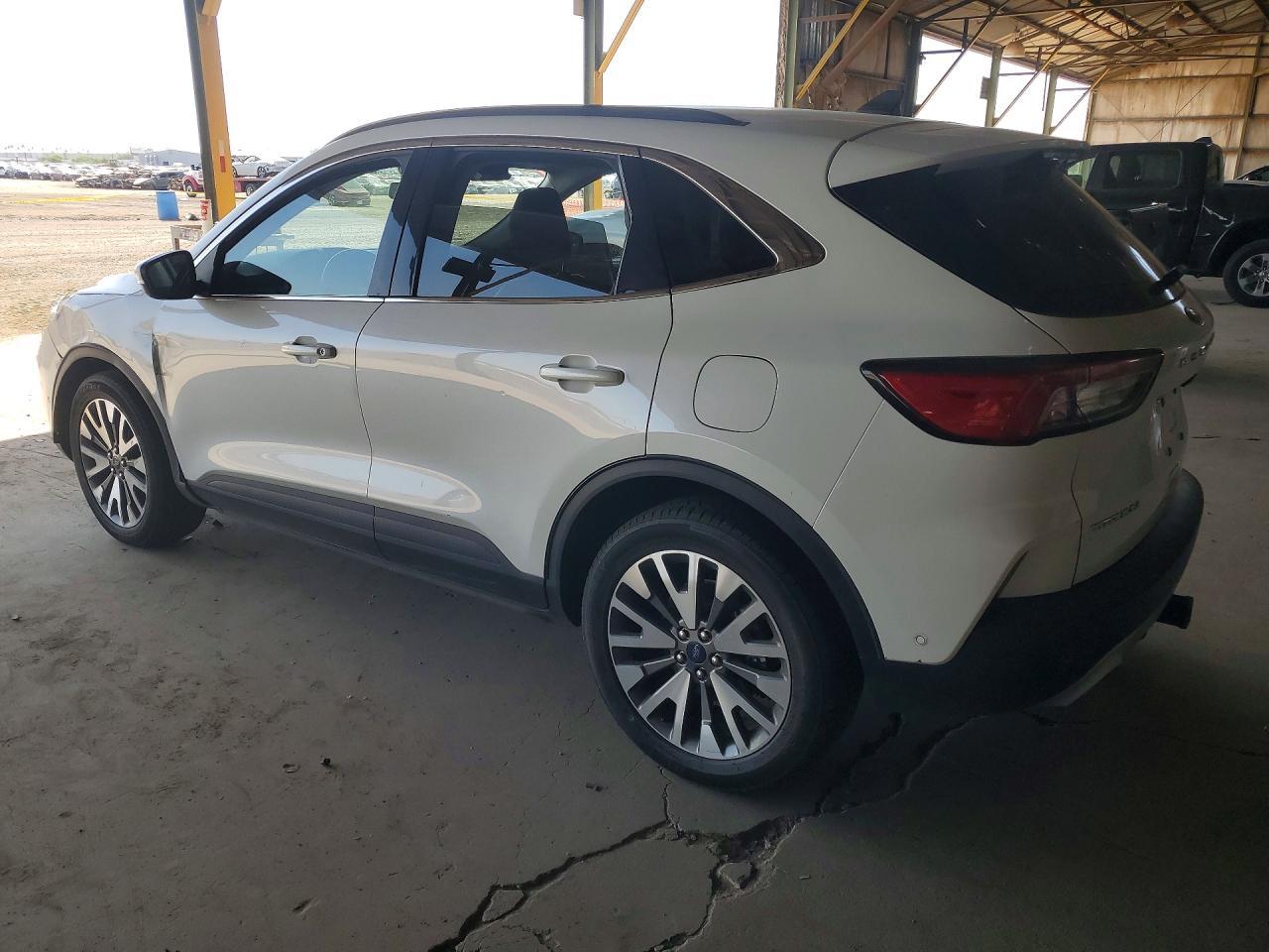 2020 Ford Escape Titanium - Фото 2