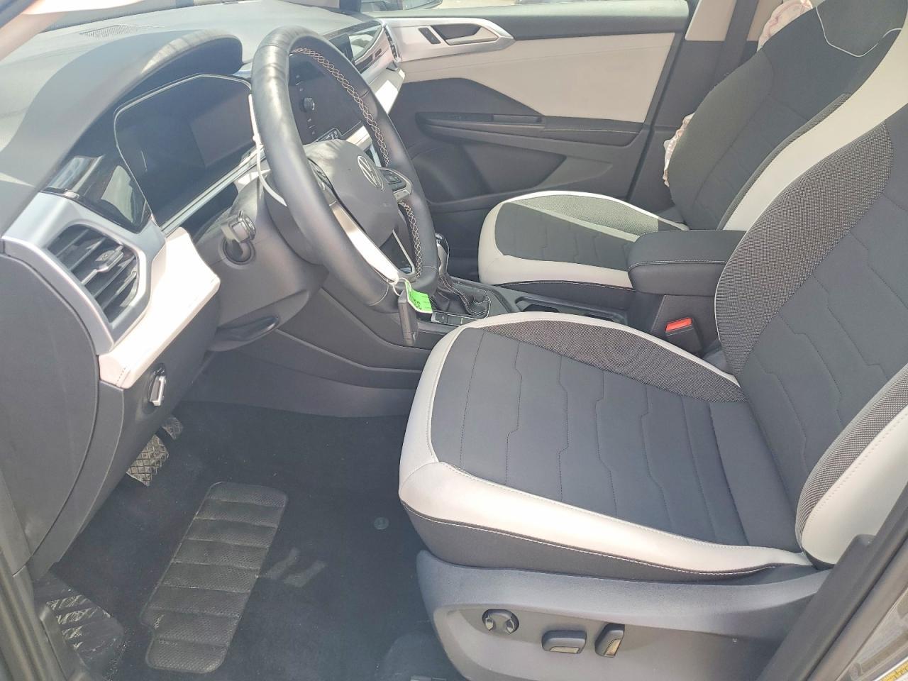 2025 Volkswagen Taos Se - Фото 7