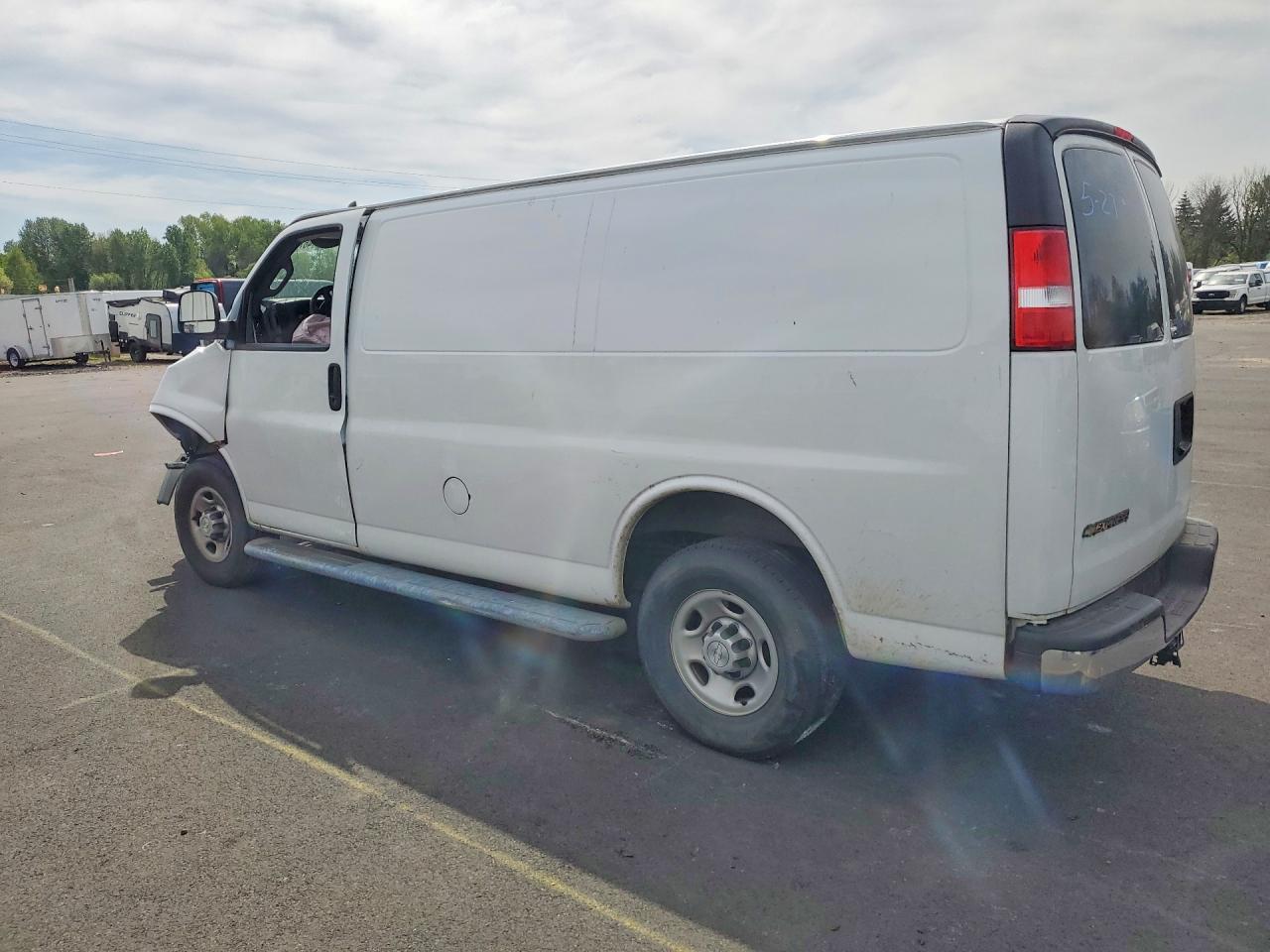 2019 Chevrolet Express 2500 Cargo Delivery Van - Фото 2