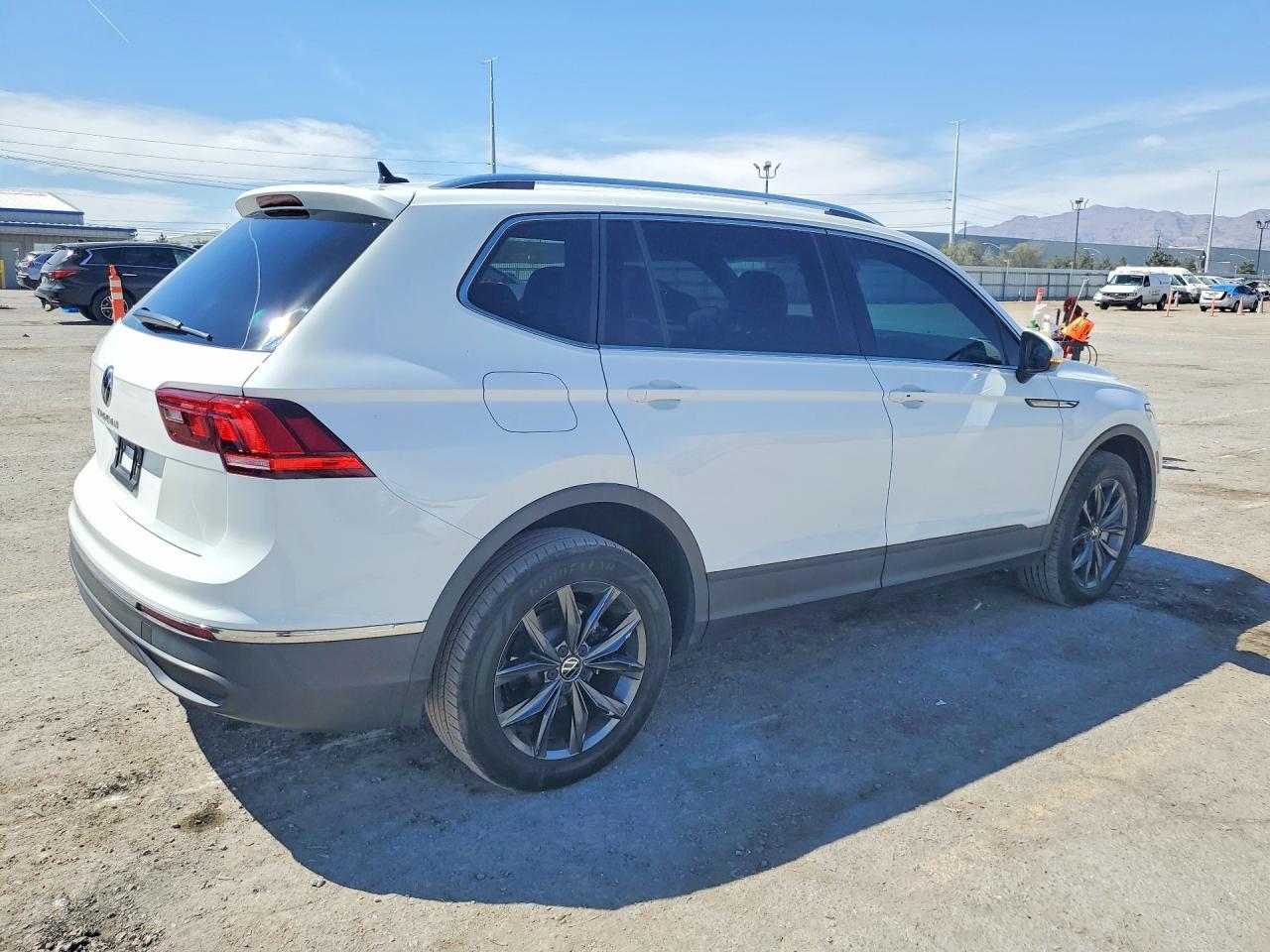 2022 Volkswagen Tiguan Se - Image 3