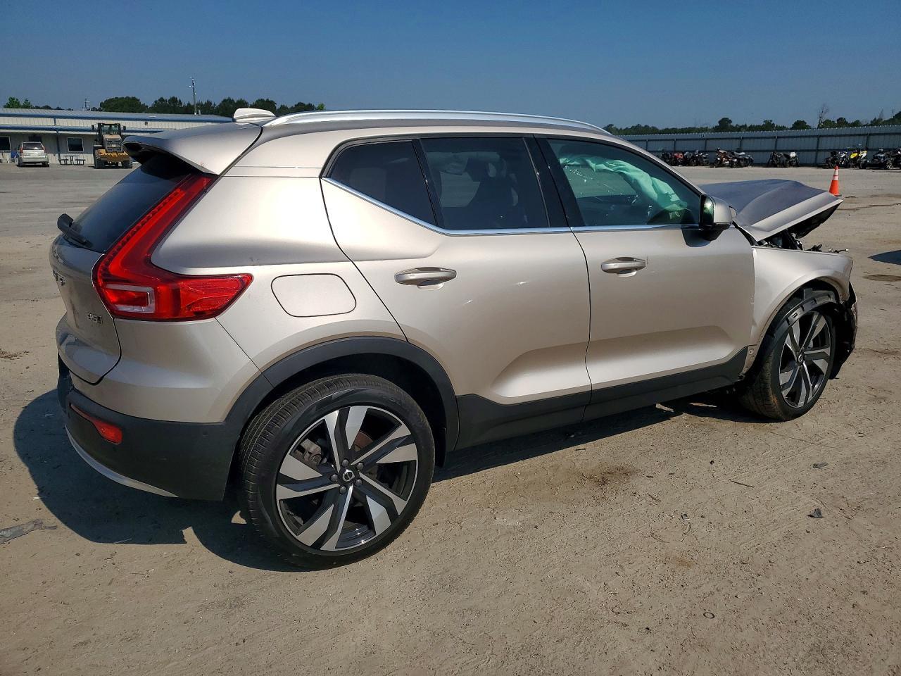 2023 Volvo Xc40 Plus - Фото 3