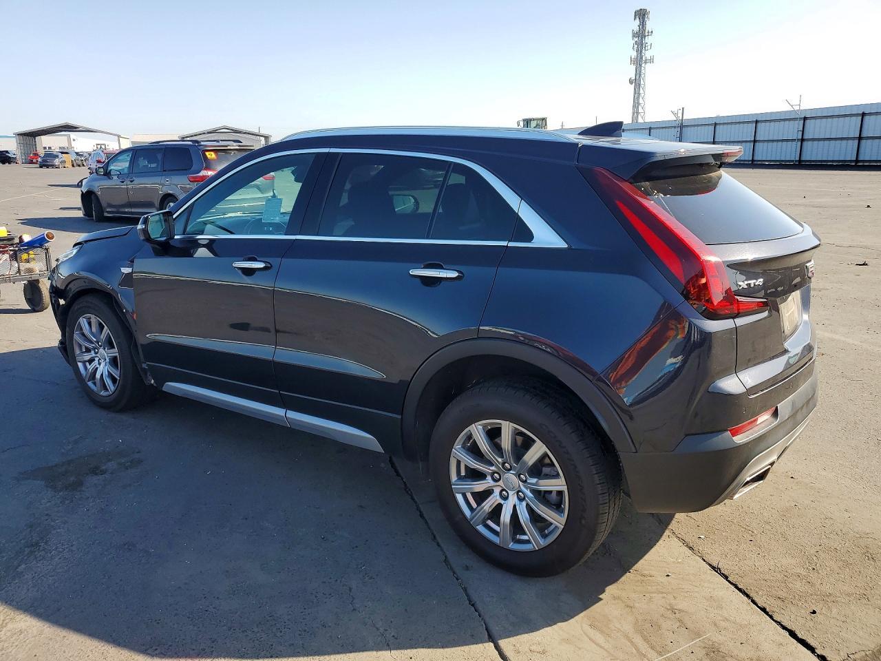 2023 Cadillac Xt4 Premium Luxury - Image 2