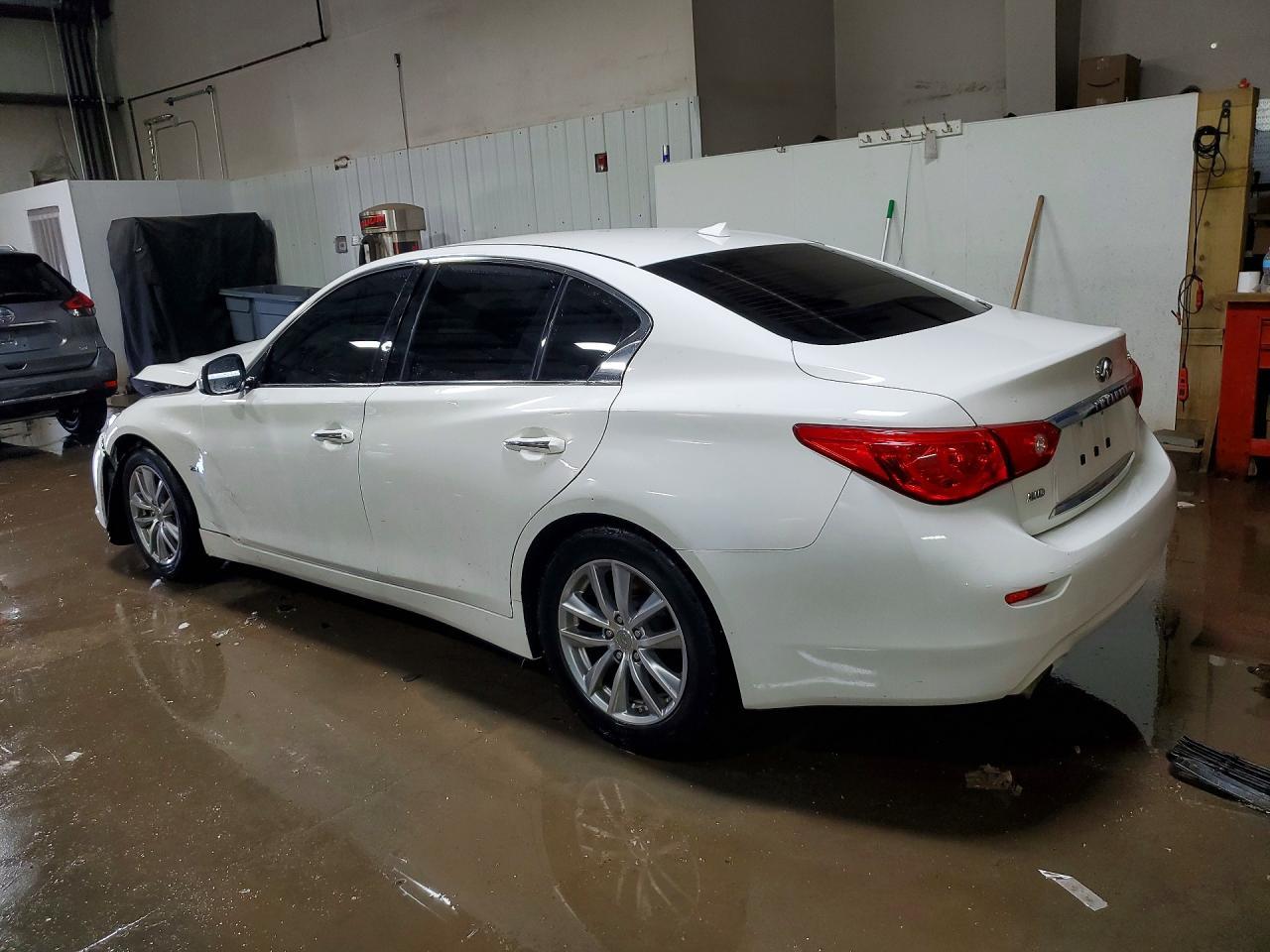 2017 Infiniti Q50 2.0T - Фото 2
