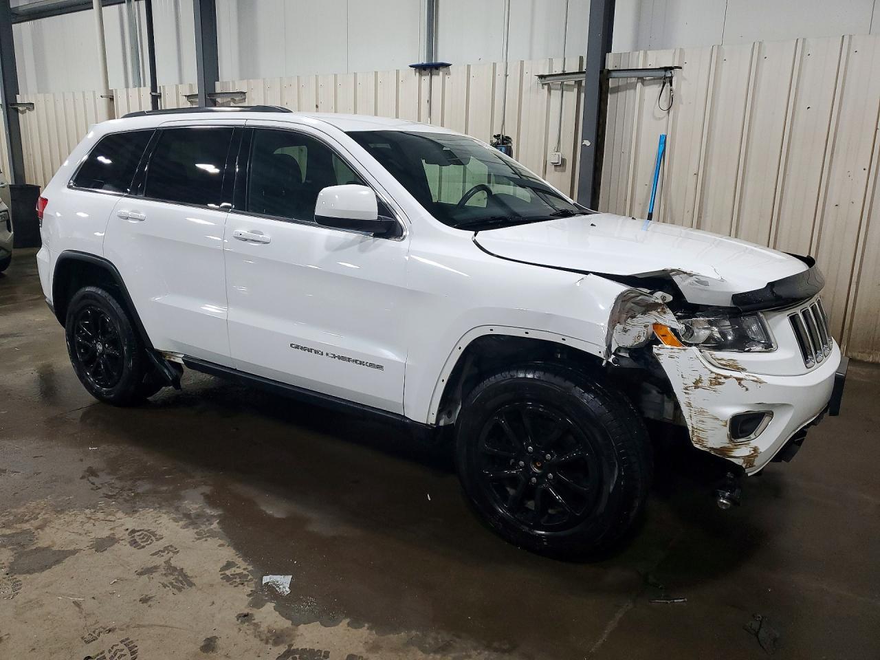 2016 Jeep Grand Cherokee Laredo - Image 4