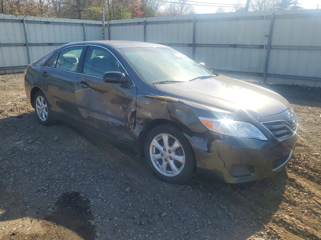 2011 Toyota Camry Le - Фото 4