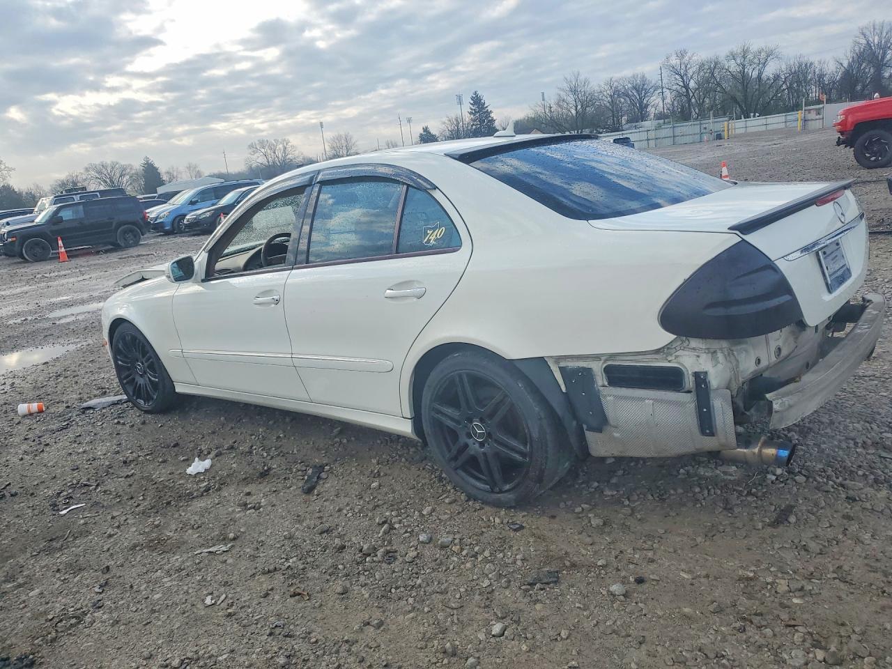 2007 Mercedes-Benz E 350 4Matic - Image 2