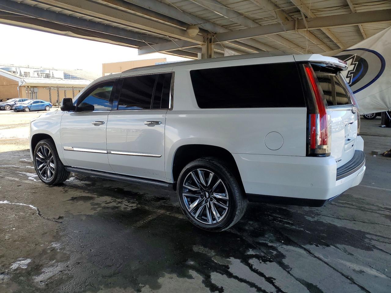 2017 Cadillac Escalade Esv Platinum - Фото 2