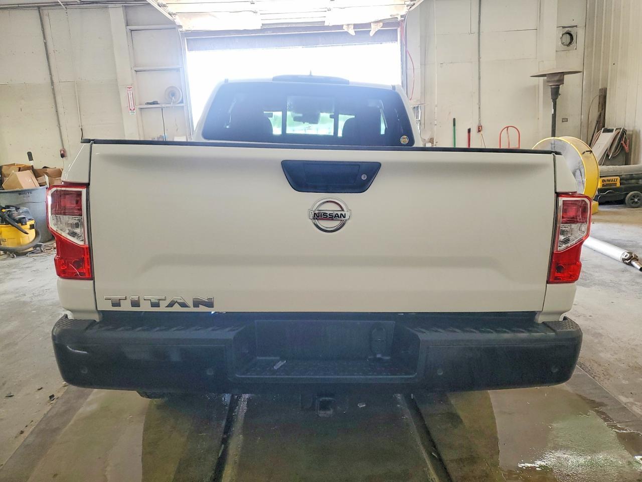 2022 Nissan Titan S - Фото 6