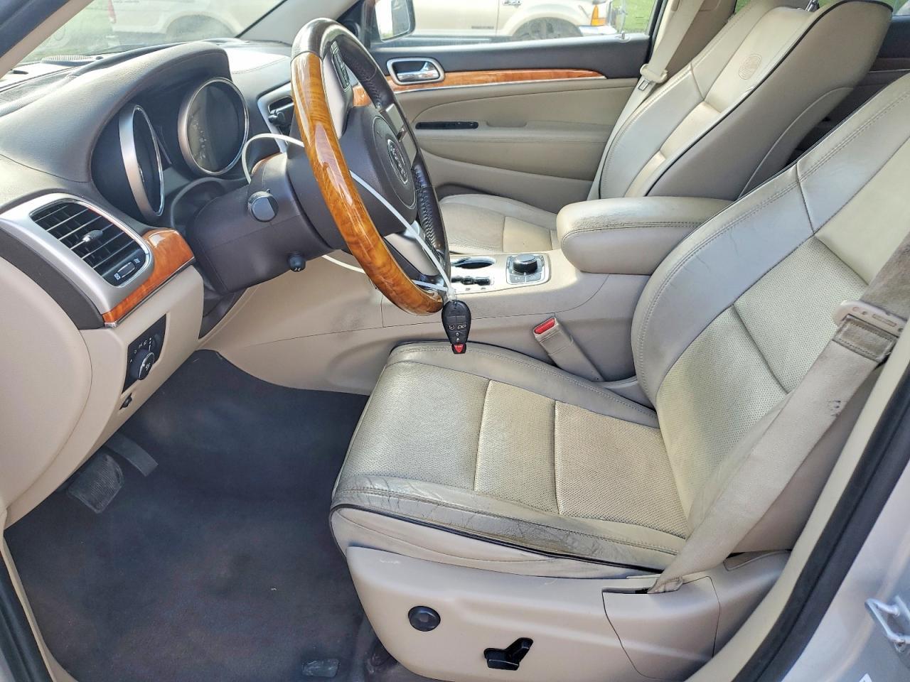 2012 Jeep Grand Cherokee Overland - Image 7