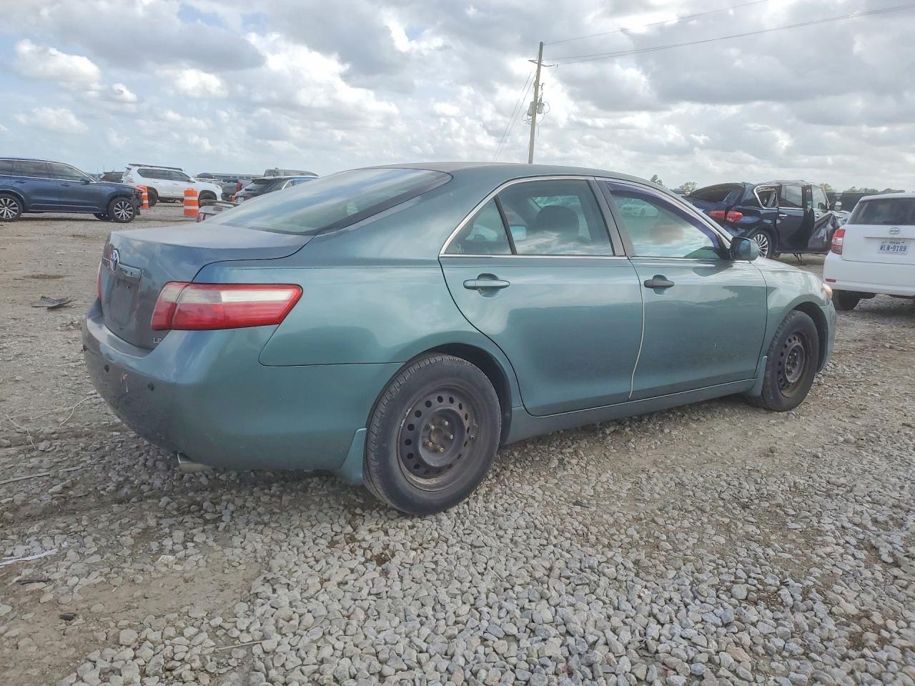 2009 Toyota Camry Le - Image 3