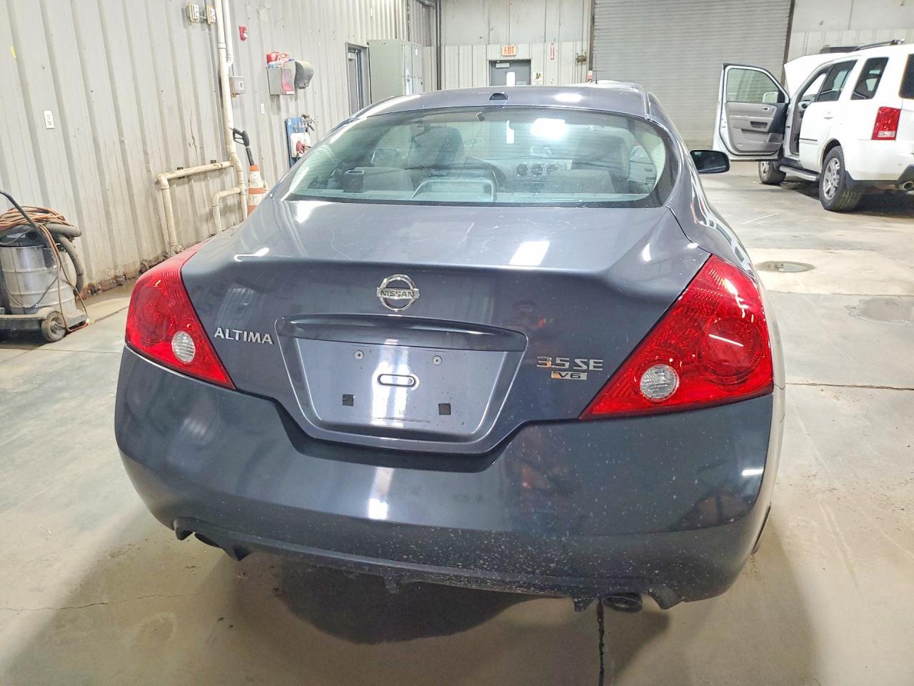 2009 Nissan Altima 3.5 Se - Фото 6