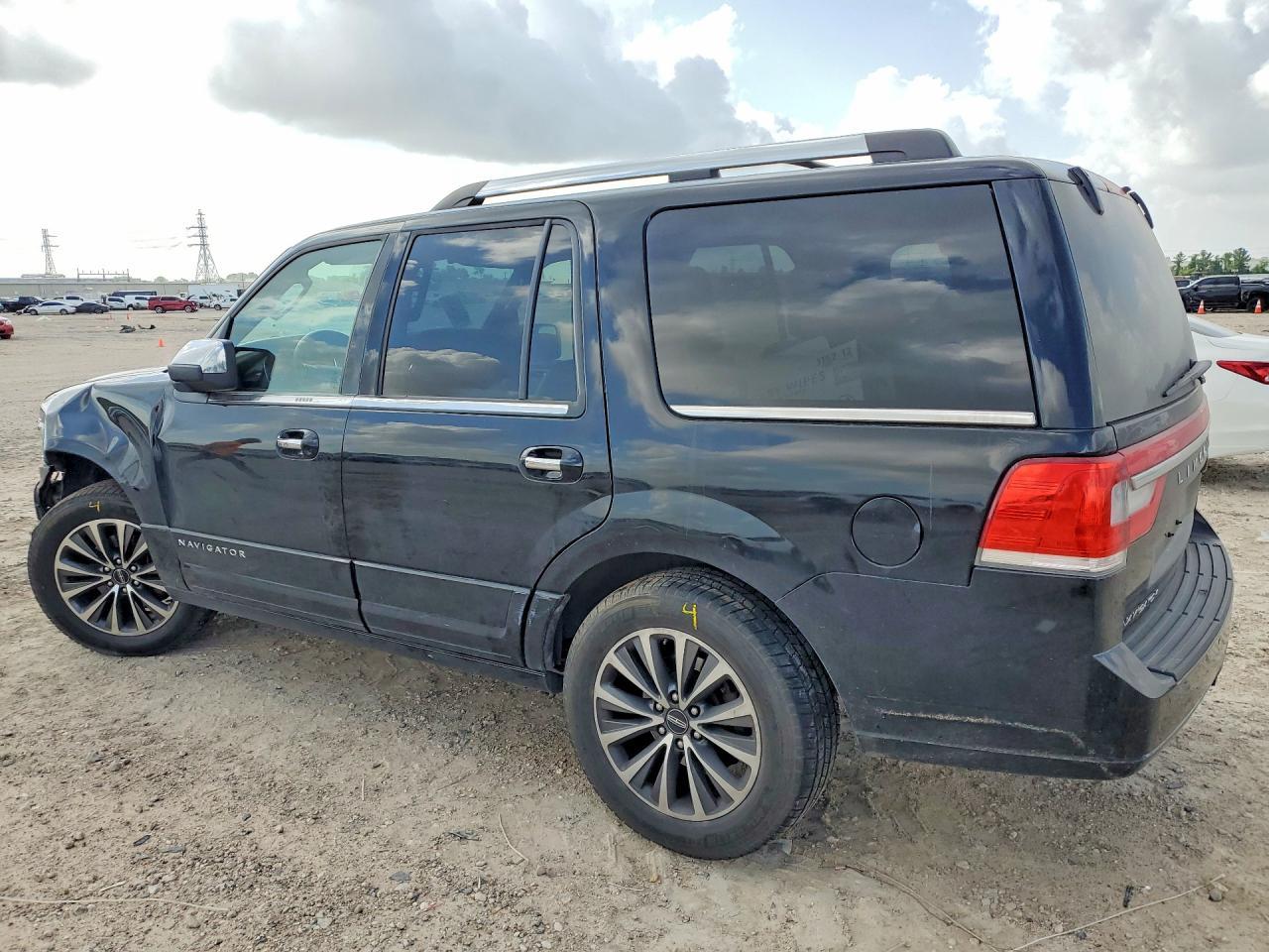 2016 Lincoln Navigator Select - Image 2