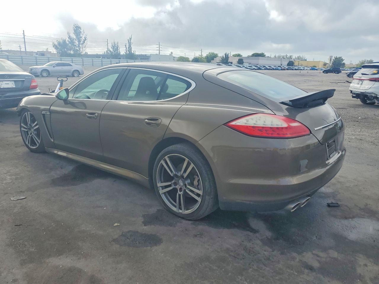 2011 Porsche Panamera S - Фото 2
