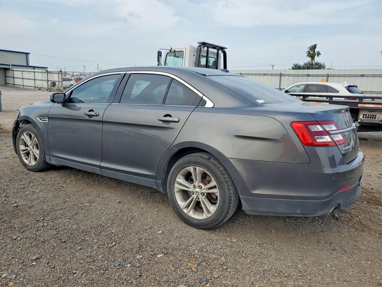 2016 Ford Taurus Sel - Фото 2