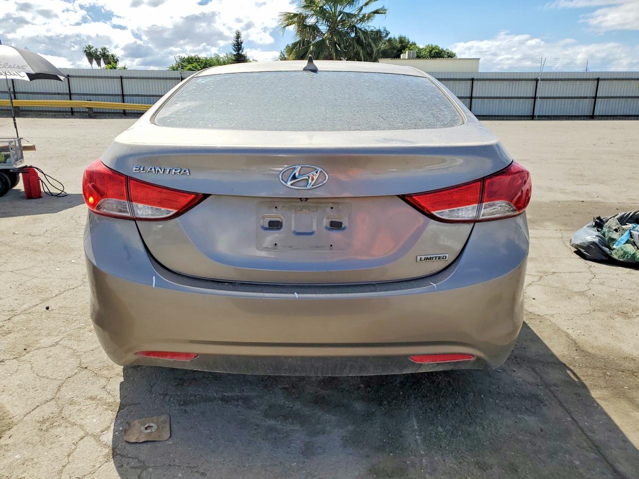 2013 Hyundai Elantra Limited - Image 6