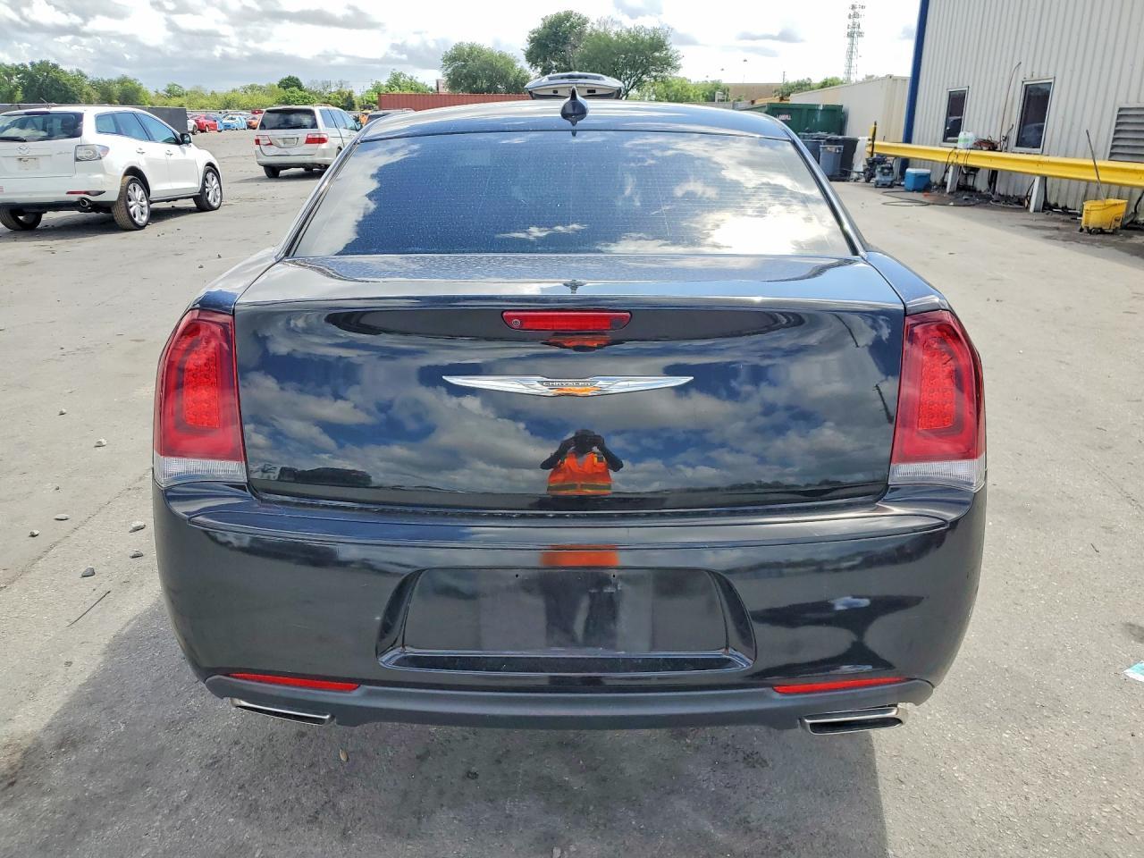 2019 Chrysler 300 S - Фото 6