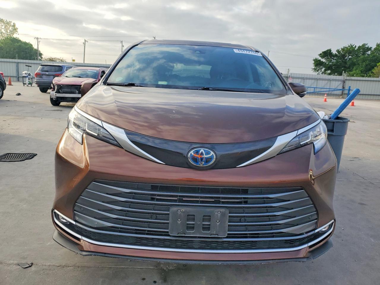 2022 Toyota Sienna Limited 7-Passenger - Фото 5