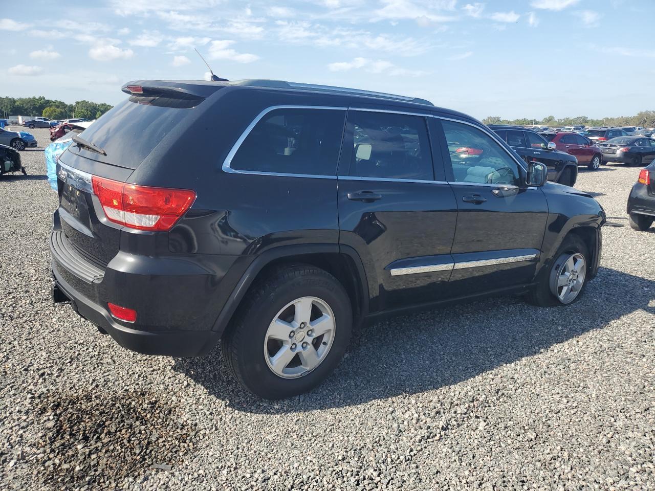 2011 Jeep Grand Cherokee Laredo - Image 3