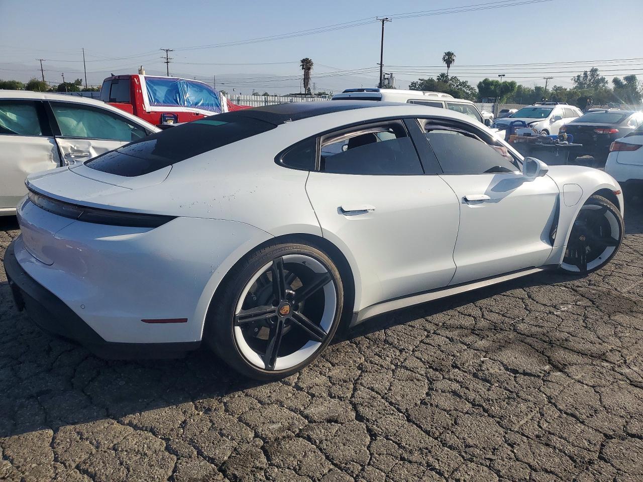 2021 Porsche Taycan 4S - Фото 3