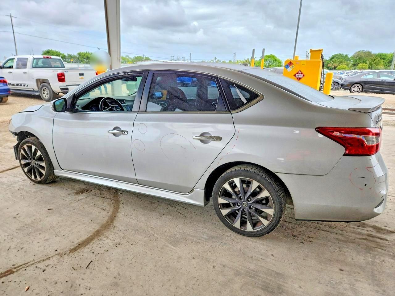 2017 Nissan Sentra Sr - Фото 2