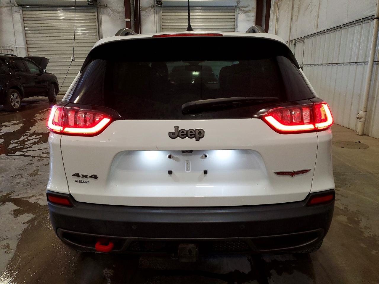 2019 Jeep Cherokee Trailhawk - Image 6