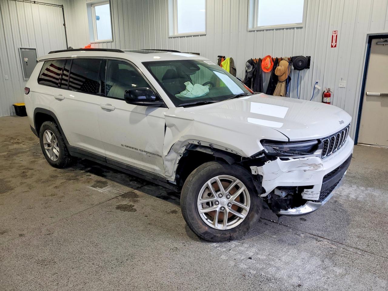 2024 Jeep Grand Cherokee L Laredo - Image 4