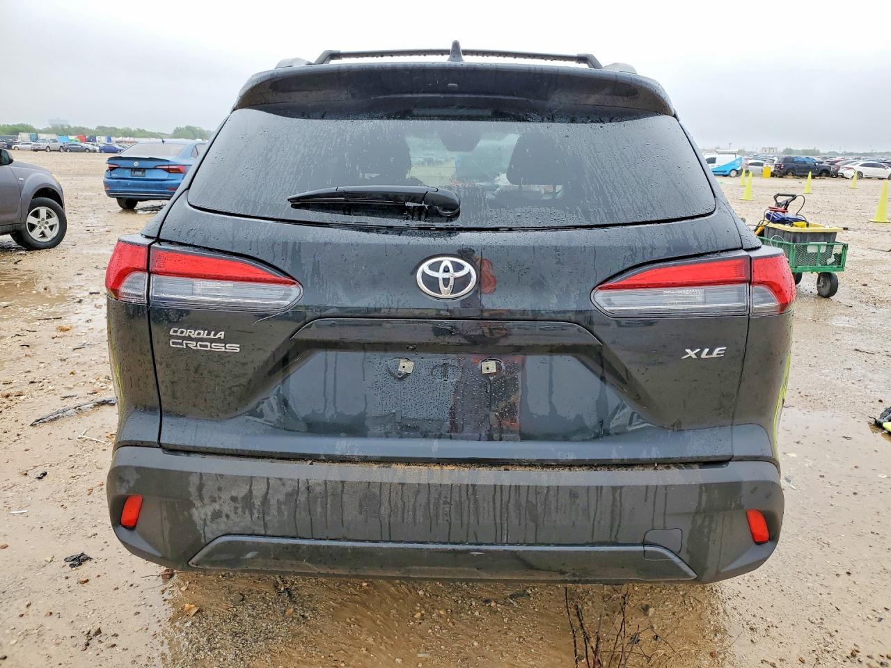 2024 Toyota Corolla Cross Xle - Image 6