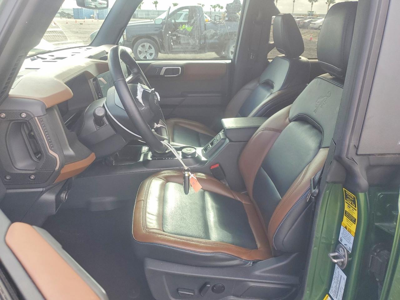 2024 Ford Bronco Outer Banks - Image 7